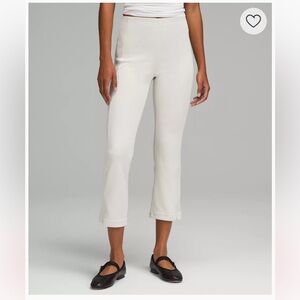 Lululemon ripped soft stream zip leg HR crop 25’ in bone color